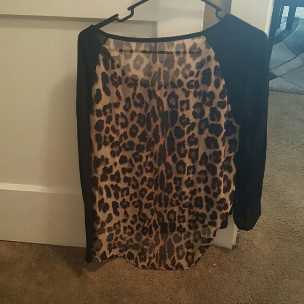 Cute black/ leopard shirt - Picture 2 of 2
